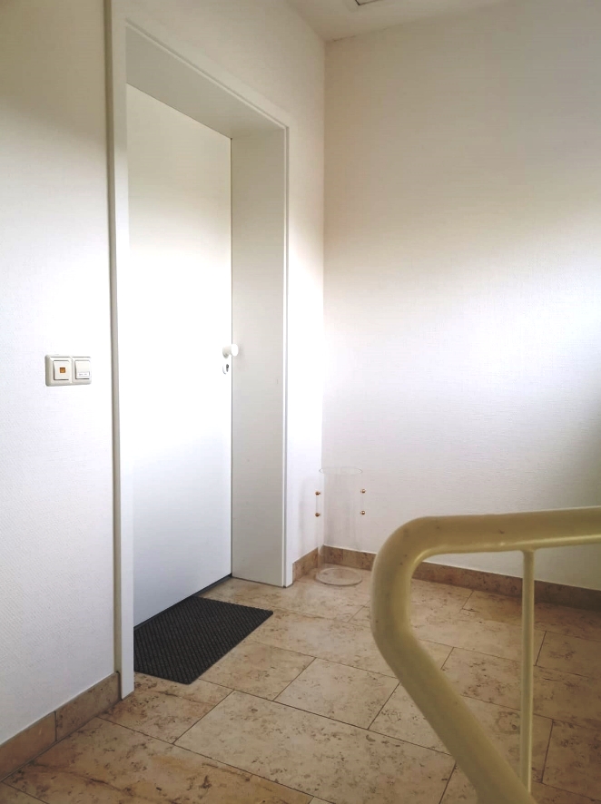 Wohnungseingangst�r Dachgeschosswohnung Neckargem�nd