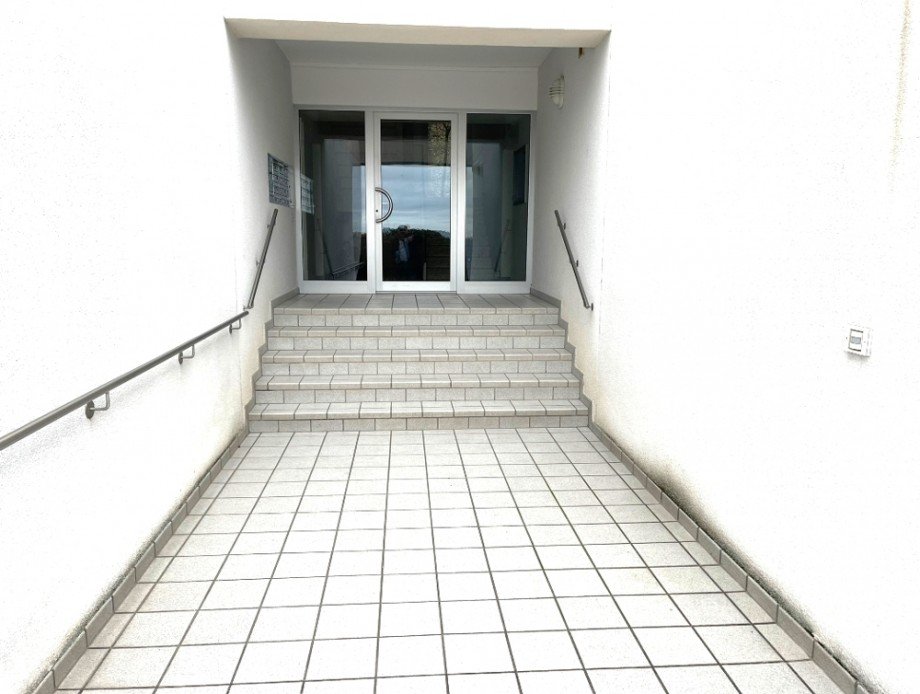 Hauseingang Etagenwohnung Nu�loch