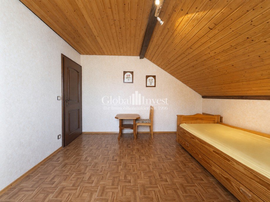 Zimmer DG Einfamilienhaus Sinsheim / Steinsfurt