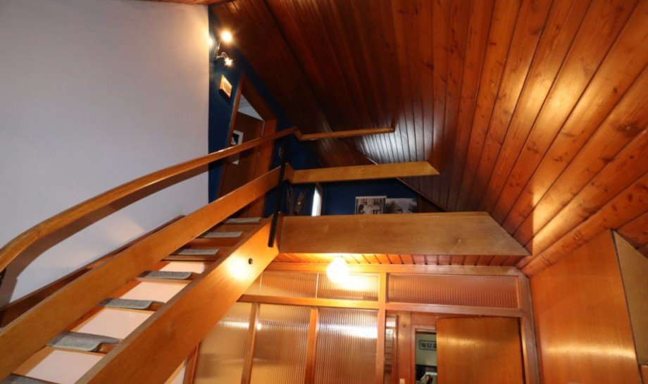 Vollholz-Innentreppe Maisonettewohnung Sinsheim