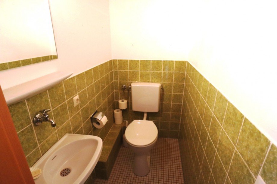 WC Dachgeschosswohnung �hringen