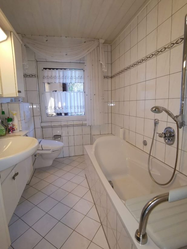 Badezimmer OG.png Einfamilienhaus Billigheim-Waldm�hlbach