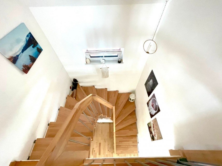 Vollholztreppe Einfamilienhaus Sinsheim / Waldangelloch