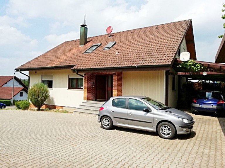 Hausansicht.png Osterburken Mehrfamilienhaus GLOBAL INVEST SINSHEIM | Tolles gro�es Einfamilienhaus mit Einliegerwohnung in ruhiger Wohnlage von Osterburken