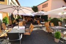 Hof mit Biergarten GLOBAL INVEST SINSHEIM | Tolles 1-2 Familienhaus in bester Innenstadt-Lage von Wiesloch