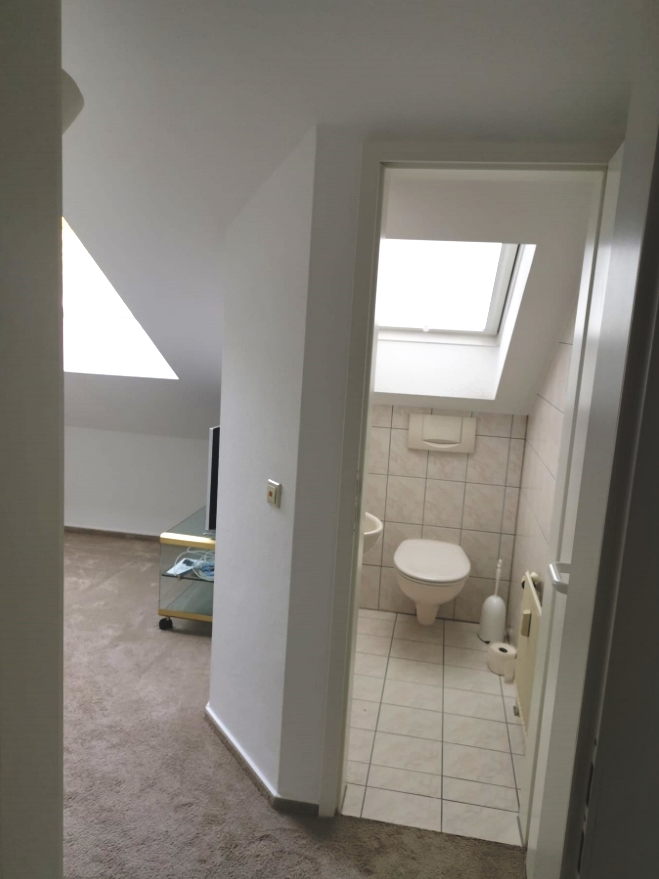 G�ste-WC Dachgeschosswohnung Neckargem�nd