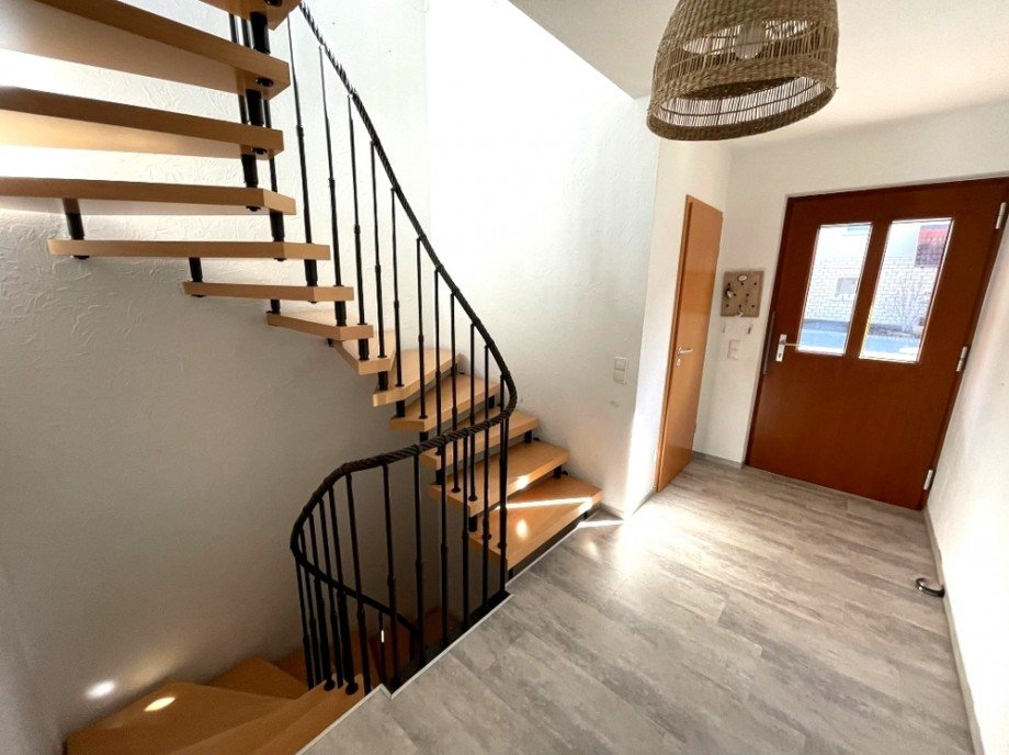 Diele Doppelhaush�lfte Neckarbischofsheim