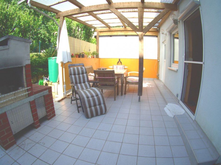 Terrasse m. Grillkamin.png Doppelhaush�lfte Neckargem�nd