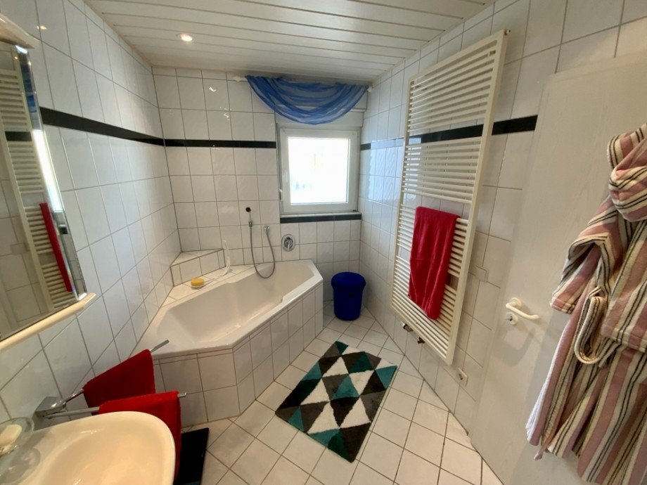 Badezimmer EG DHH Einfamilienhaus Wagh�usel / Kirrlach