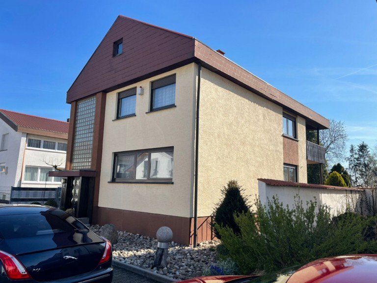 Stra�enansicht Kronau Einfamilienhaus GLOBAL INVEST SINSHEIM | Tolles Einfamilienhaus mit gro�en Garten in Kronau