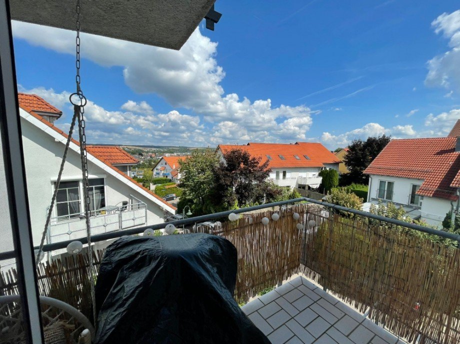 Balkon mit Fernsicht Dachgeschosswohnung Neuenstadt am Kocher