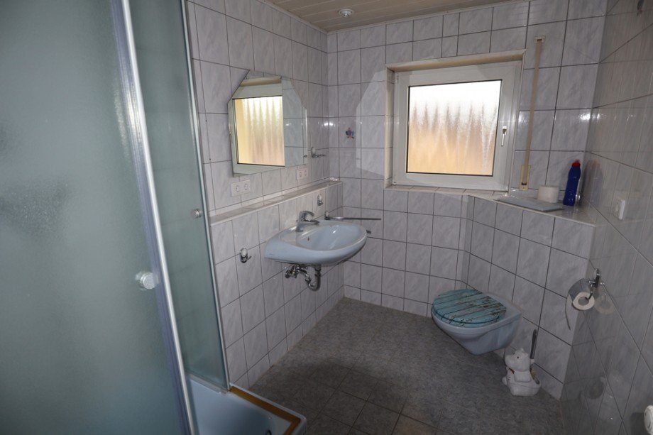 Badezimmer 1. UG Doppelhaush�lfte Zuzenhausen