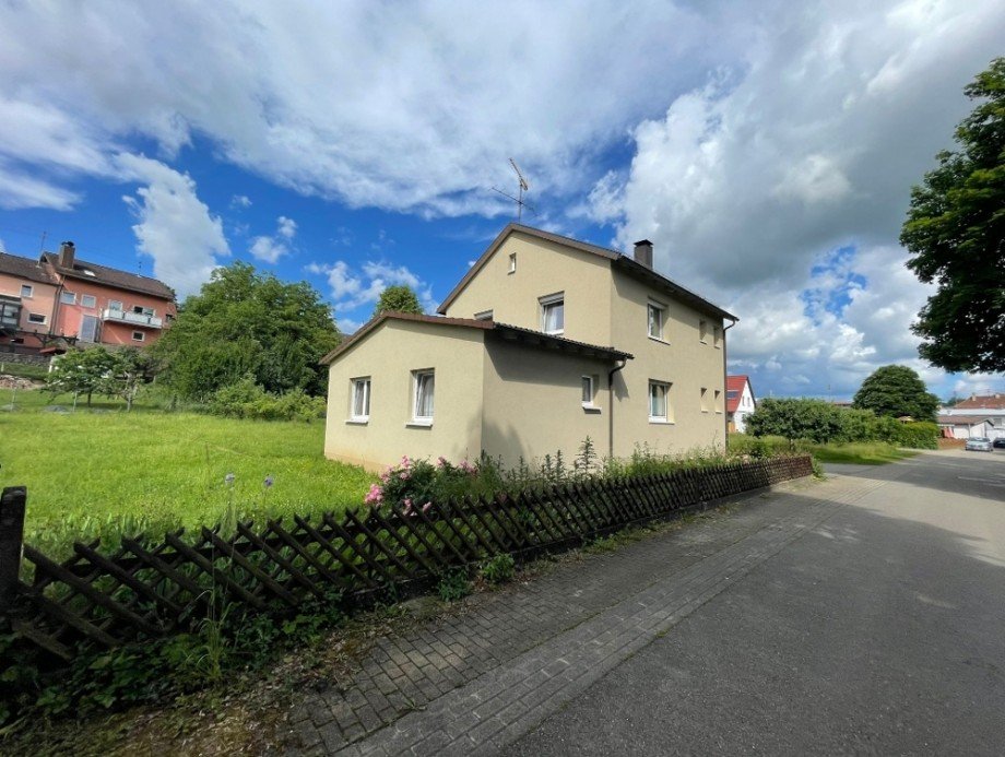 Ansicht mit Stra�e Einfamilienhaus Seckach