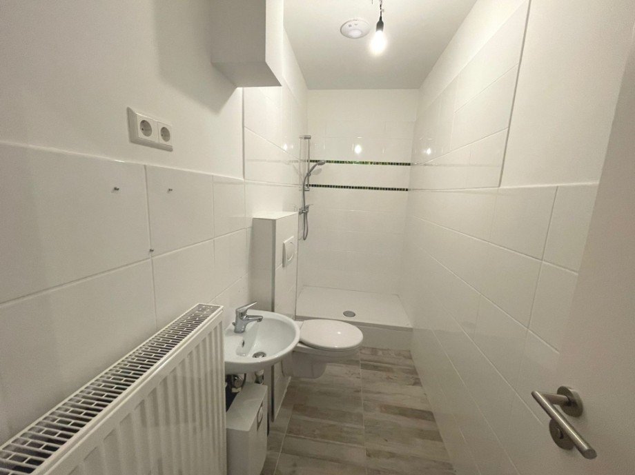 G�ste-WC mit Dusche Erdgeschosswohnung Sinsheim / Hoffenheim