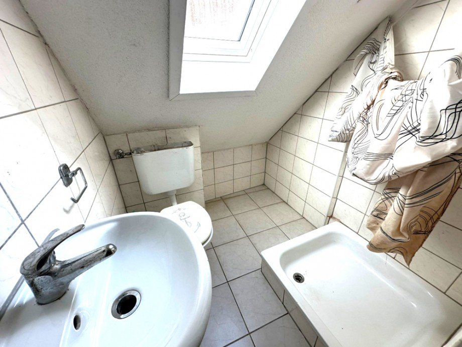 Badezimmer DG Mehrfamilienhaus Sinsheim