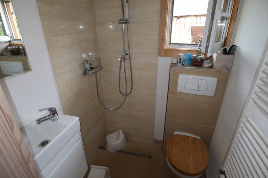 kleines Bad mit Dusche Einfamilienhaus Sinsheim / Ehrst�dt