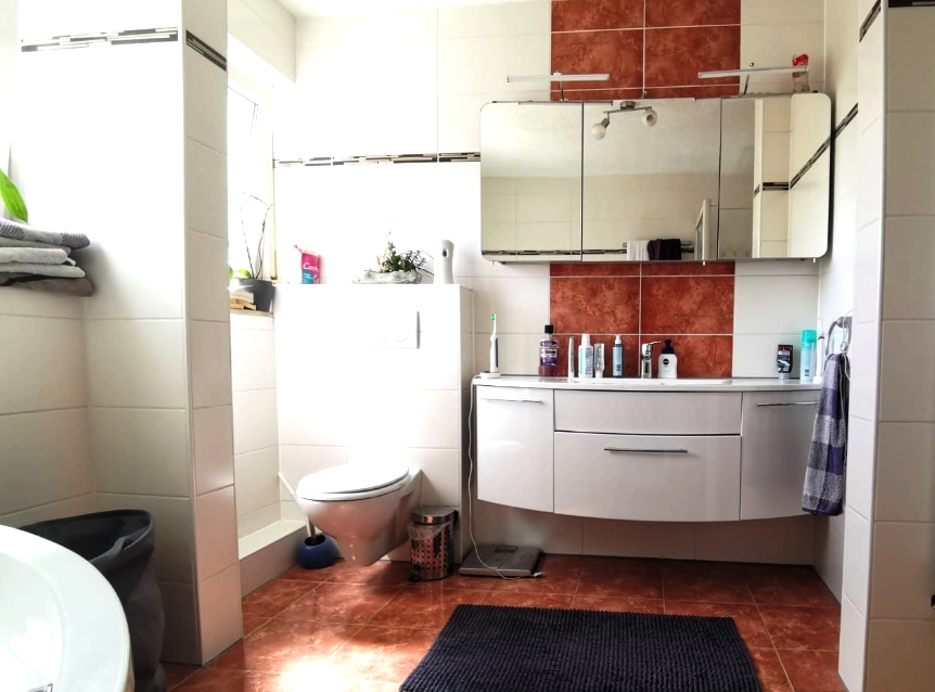 Badezimmer EG Mehrfamilienhaus Schefflenz / Mittelschefflenz