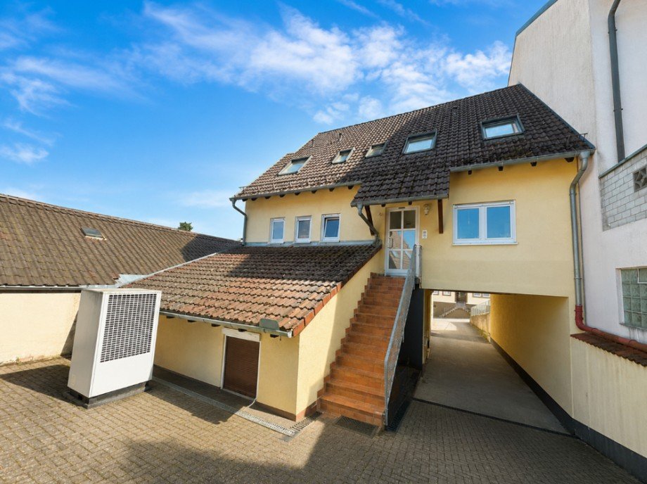 R�ckansicht Mehrfamilienhaus Reichartshausen