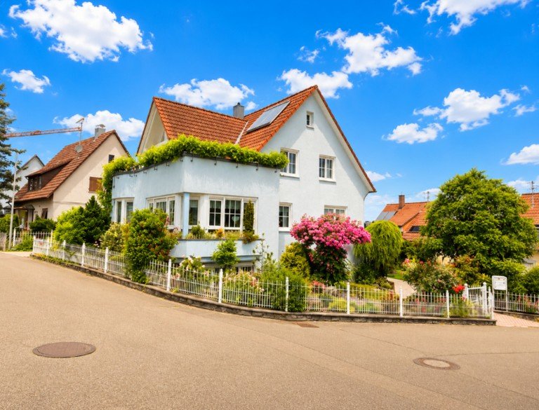 S�d-Ost-Ansicht Flein Einfamilienhaus GLOBAL INVEST SINSHEIM | Familienparadies mit Traumgarten, Dachterrasse und viel Platz in ruhiger Wohnlage von Flein