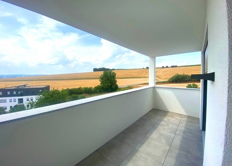 Balkon Buchen (Odenwald) Erdgeschosswohnung GLOBAL INVEST SINSHEIM | Neuwertige 4-Zimmer-Wohnung in Buchen